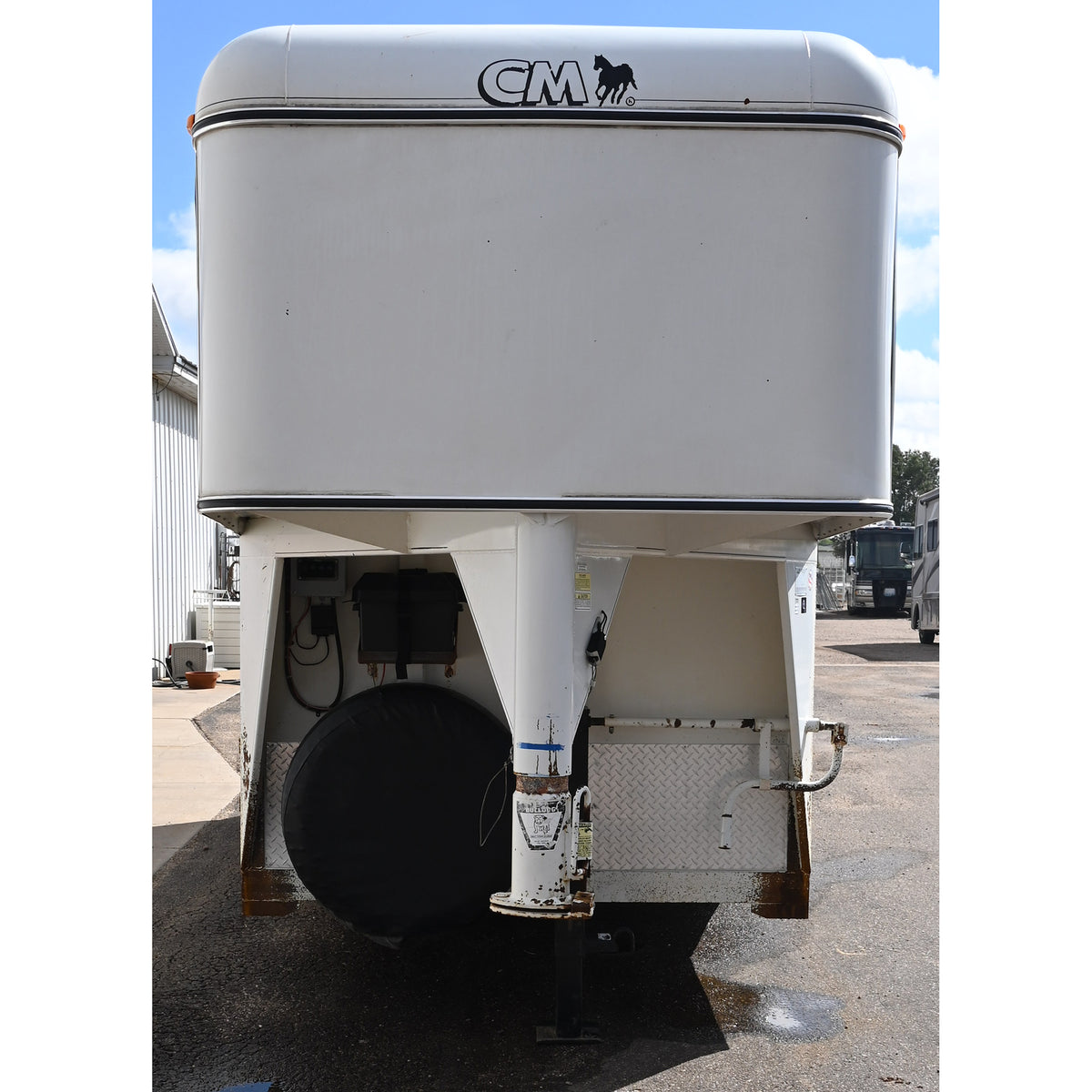 2003 CM 3 Horse Gooseneck Horse Trailer
