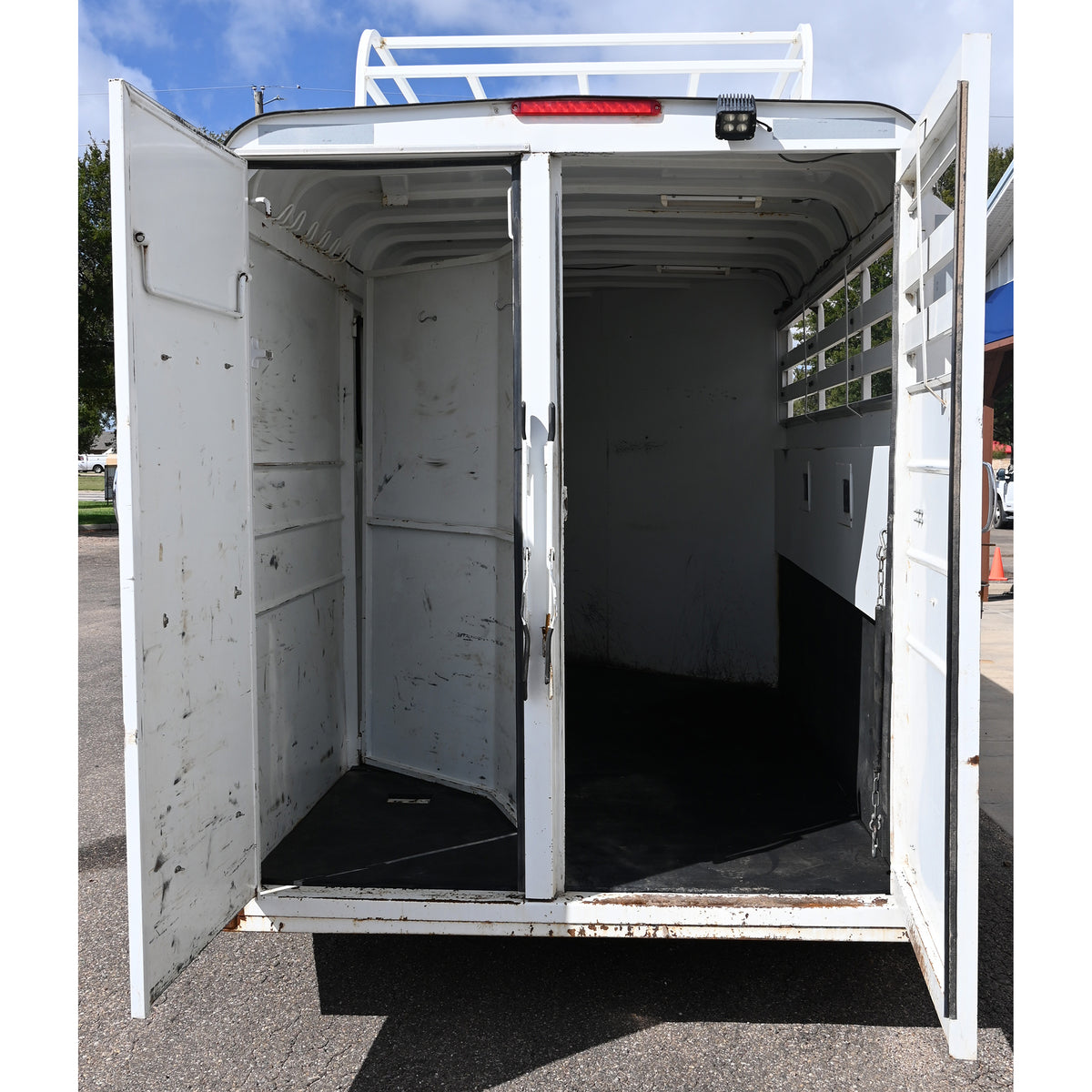 2003 CM 3 Horse Gooseneck Horse Trailer