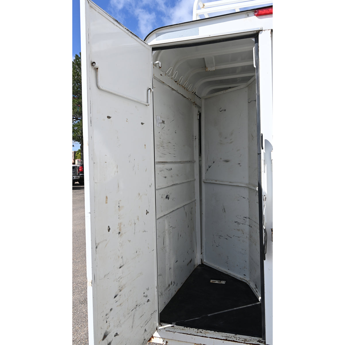 2003 CM 3 Horse Gooseneck Horse Trailer