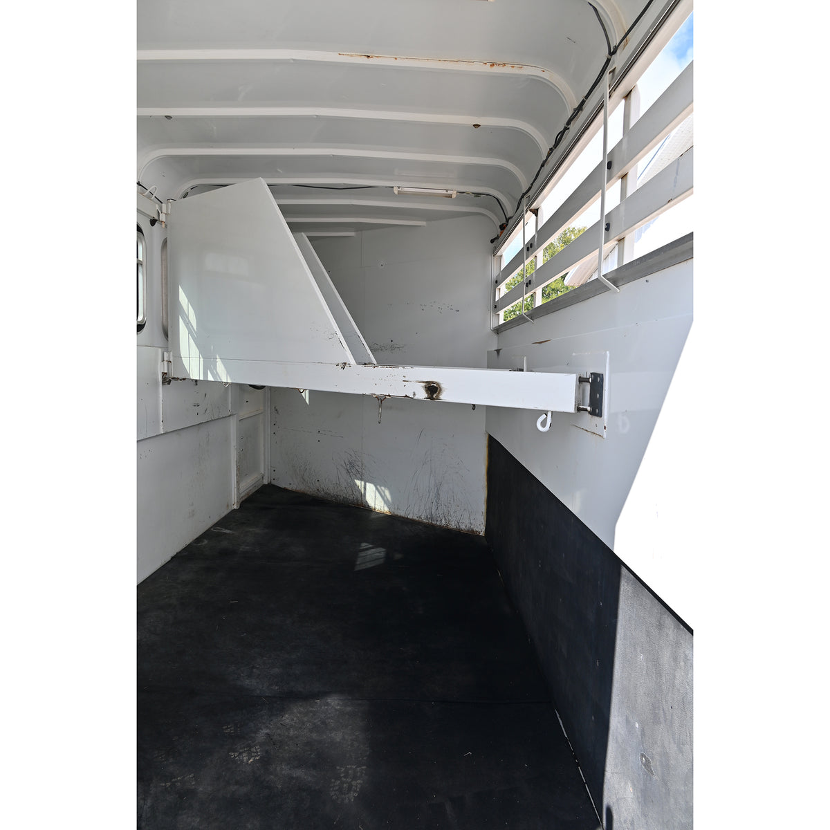 2003 CM 3 Horse Gooseneck Horse Trailer