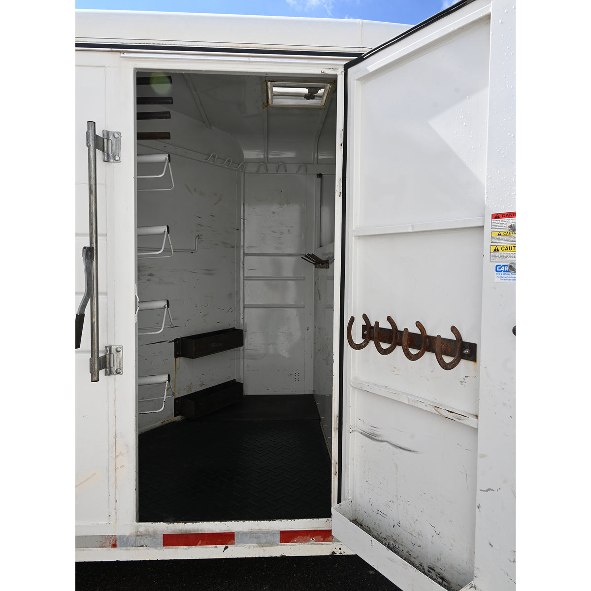 2003 CM 3 Horse Gooseneck Horse Trailer