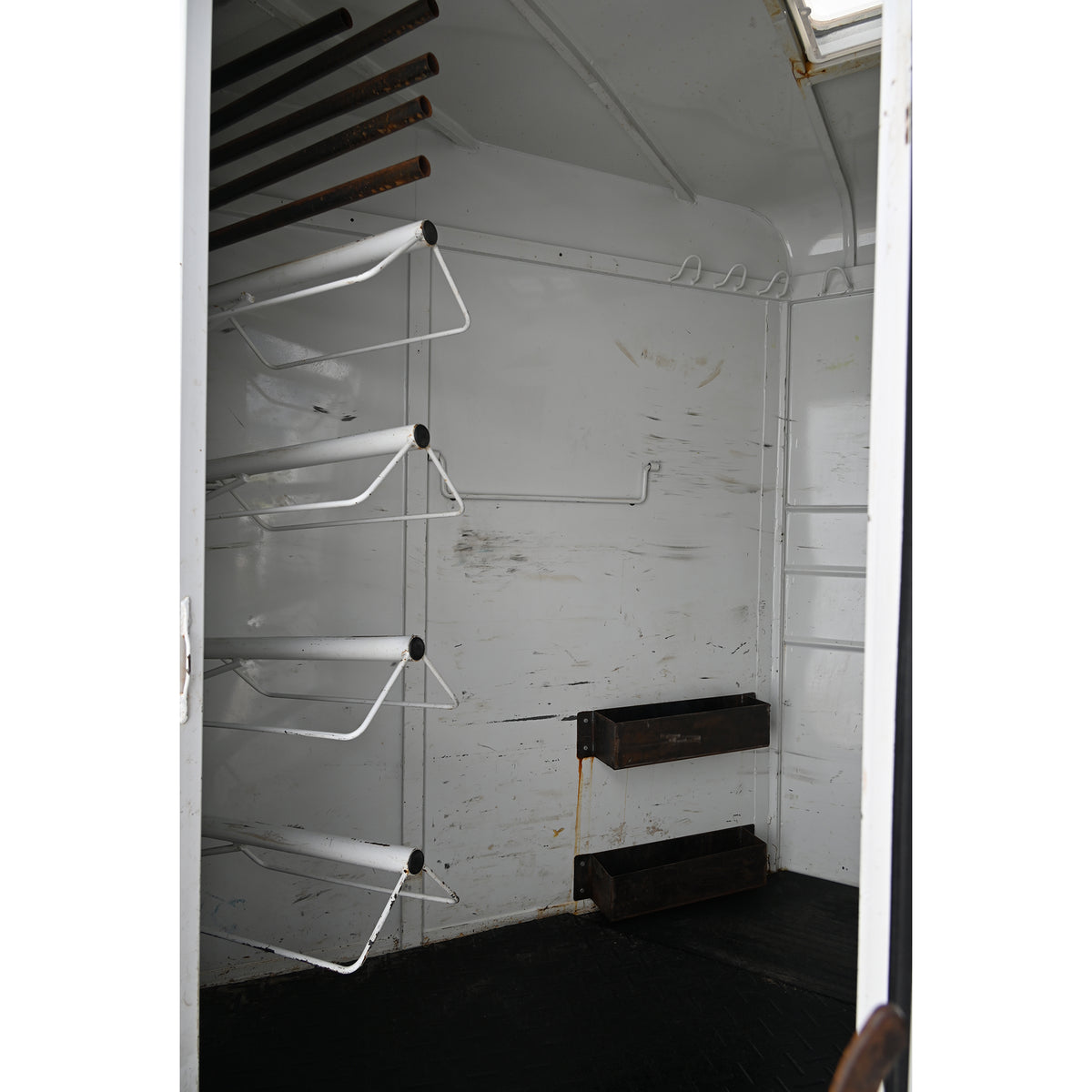 2003 CM 3 Horse Gooseneck Horse Trailer