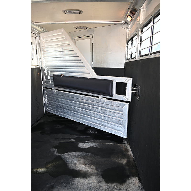 2001 Cimarron 4 Horse 6' Living Quarter Horse Trailer