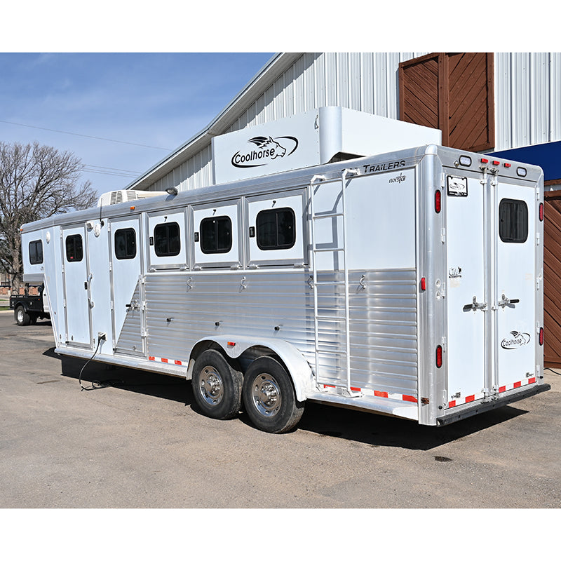 2001 Cimarron 4 Horse 6' Living Quarter Horse Trailer
