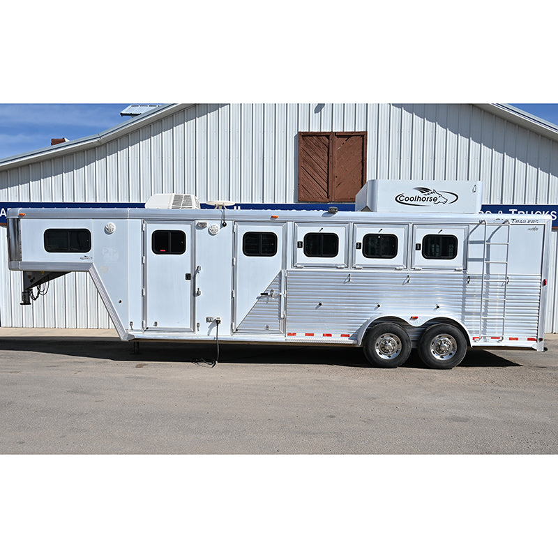 2001 Cimarron 4 Horse 6' Living Quarter Horse Trailer