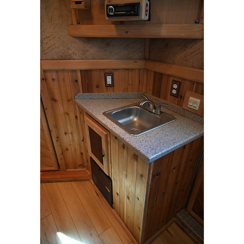 2001 Cimarron 4 Horse 6' Living Quarter Horse Trailer