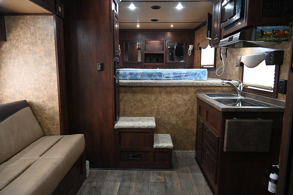 2018 Exiss 4 Horse Endeavor 10' Living Quarter Horse Trailer