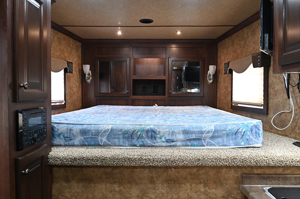 2018 Exiss 4 Horse Endeavor 10' Living Quarter Horse Trailer