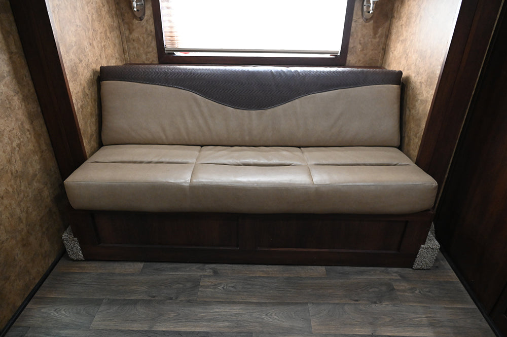 2018 Exiss 4 Horse Endeavor 10' Living Quarter Horse Trailer