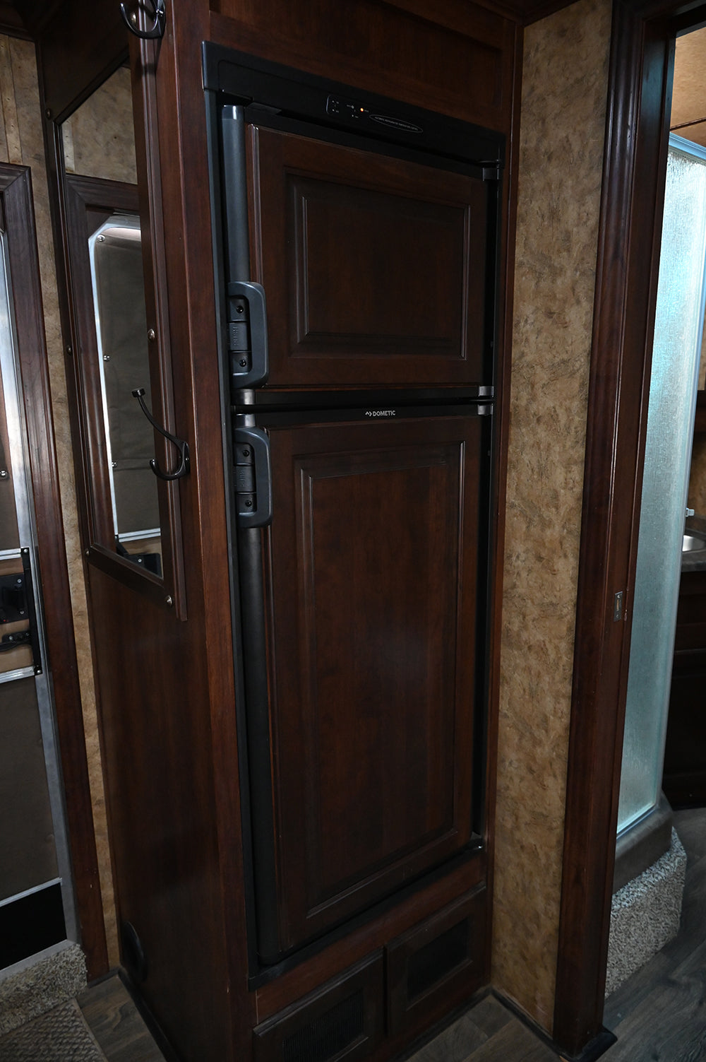 2018 Exiss 4 Horse Endeavor 10' Living Quarter Horse Trailer