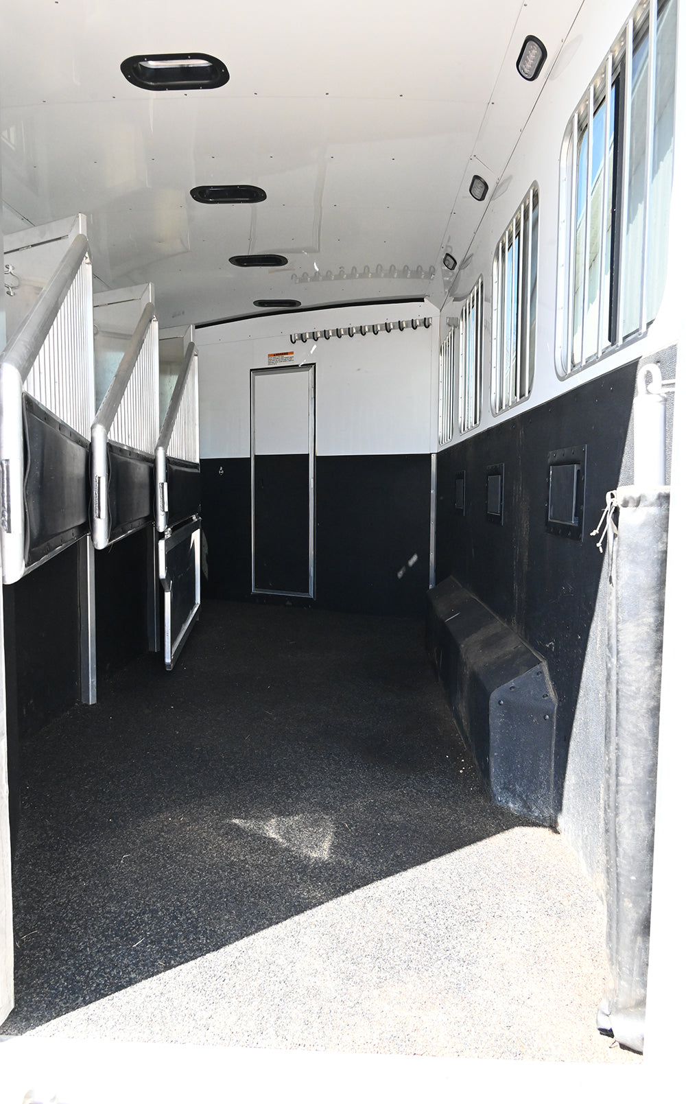 2018 Exiss 4 Horse Endeavor 10' Living Quarter Horse Trailer