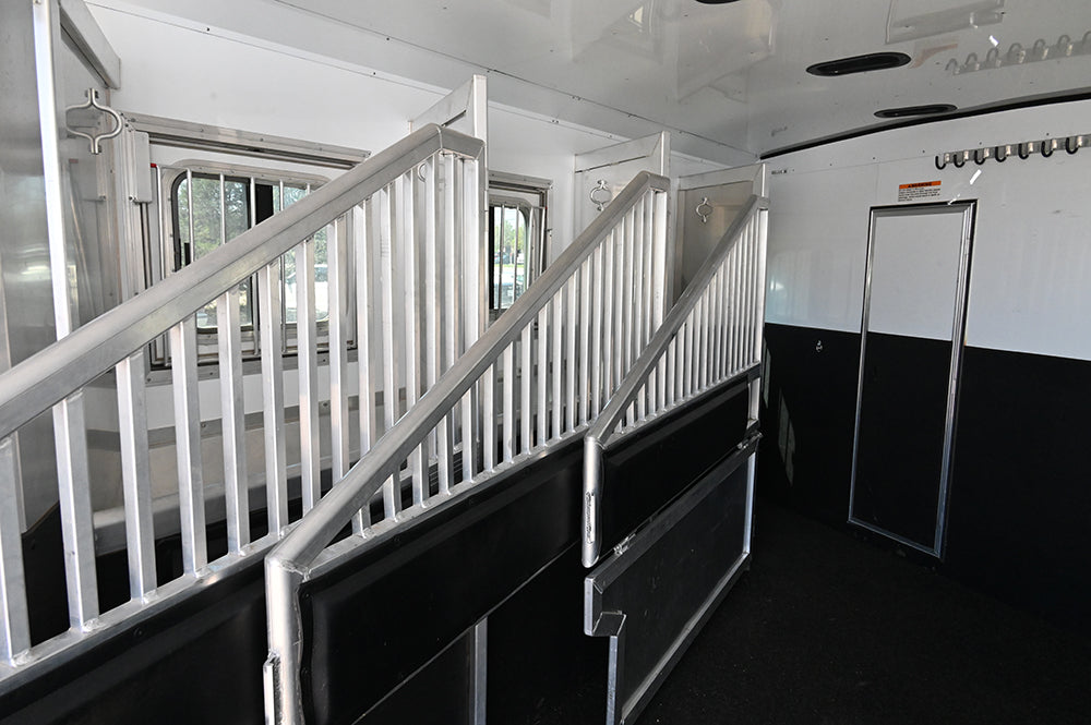 2018 Exiss 4 Horse Endeavor 10' Living Quarter Horse Trailer