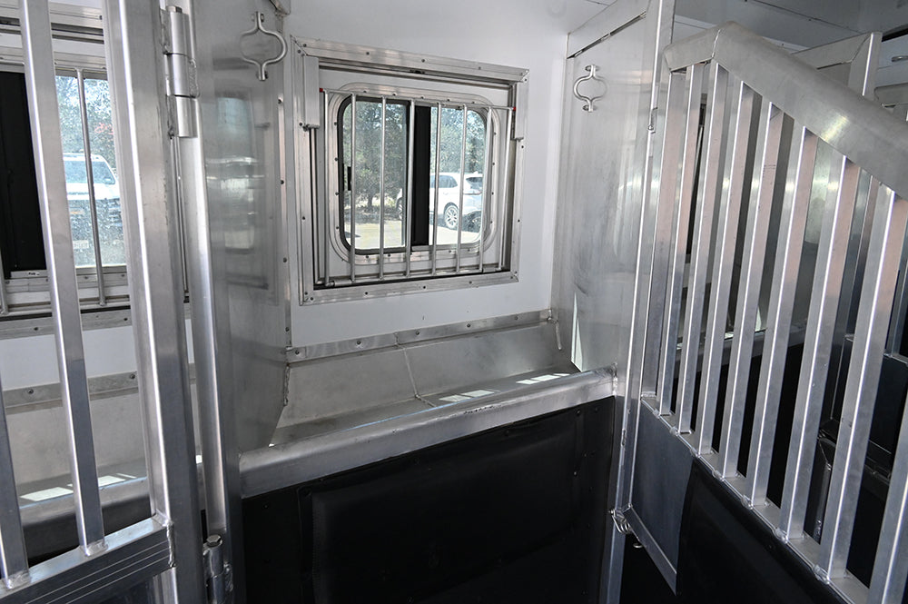 2018 Exiss 4 Horse Endeavor 10' Living Quarter Horse Trailer