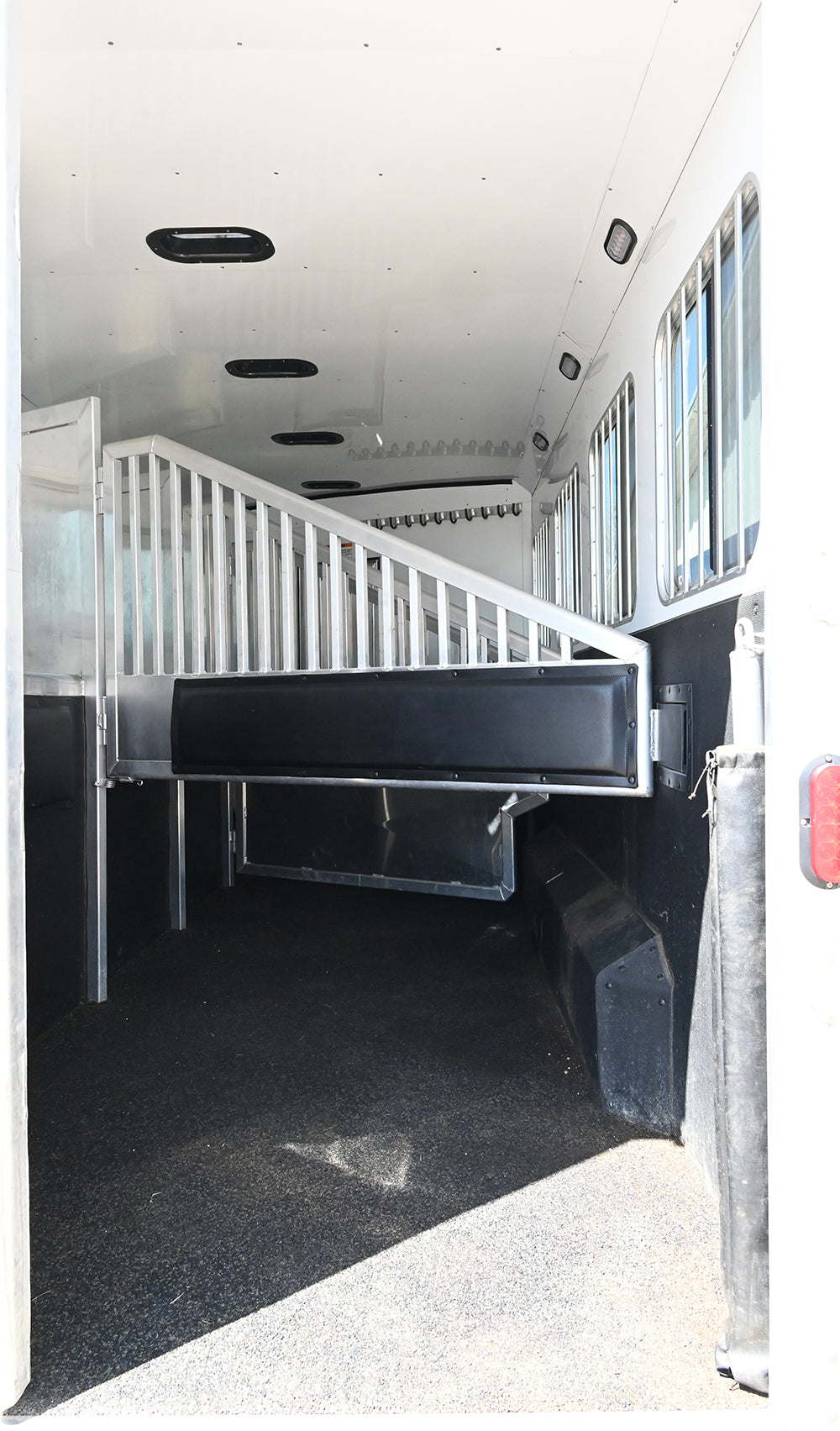 2018 Exiss 4 Horse Endeavor 10' Living Quarter Horse Trailer
