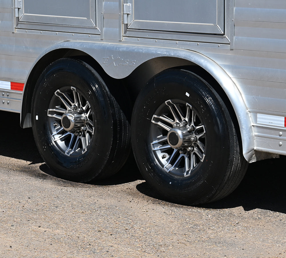 2018 Exiss 4 Horse Endeavor 10' Living Quarter Horse Trailer