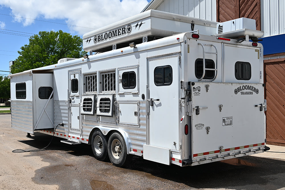 2006 Bloomer 4 Horse 13' Living Quarter Horse Trailer