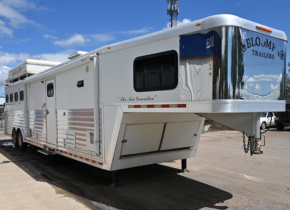 2006 Bloomer 4 Horse 13' Living Quarter Horse Trailer