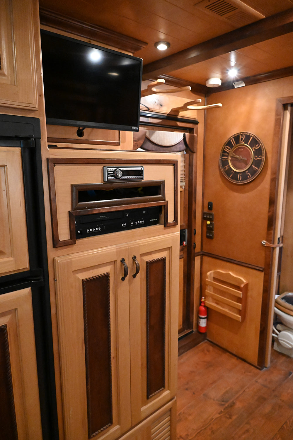 2006 Bloomer 4 Horse 13' Living Quarter Horse Trailer