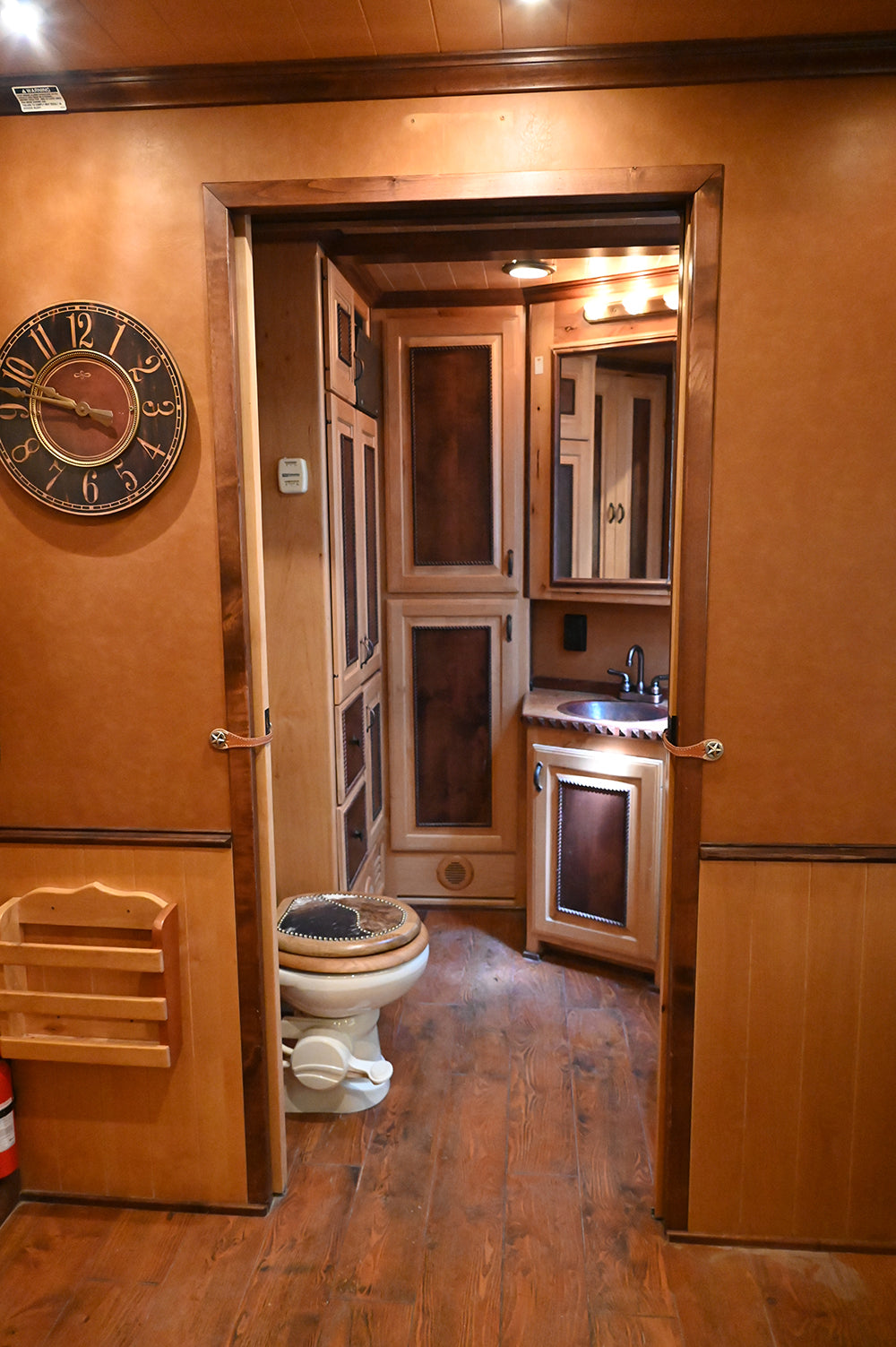 2006 Bloomer 4 Horse 13' Living Quarter Horse Trailer
