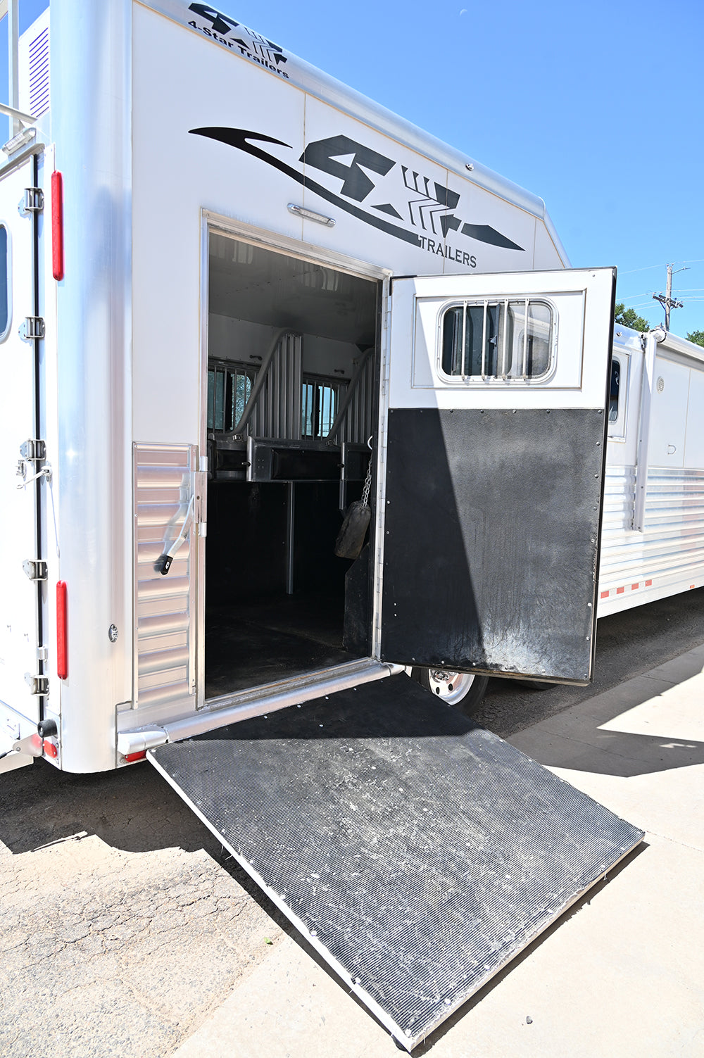 2020 4 Star 4 Horse Trailer 15' Living Quarter Slide Out