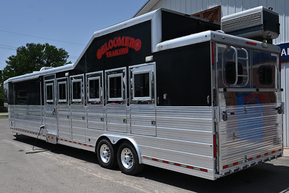 2009 Bloomer 6 Horse 14.5" Living Quarter Horse Trailer with Slide Out