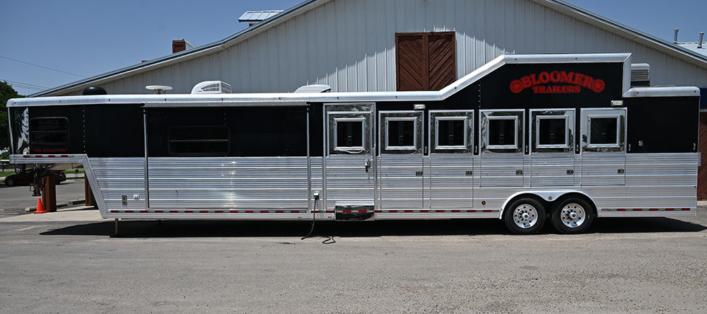 2009 Bloomer 6 Horse 14.5" Living Quarter Horse Trailer with Slide Out