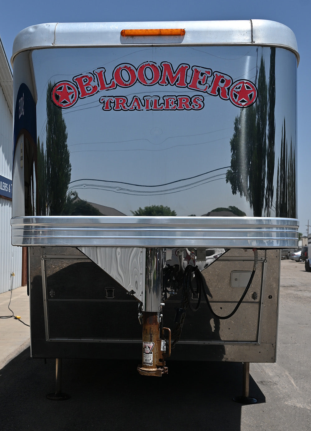 2009 Bloomer 6 Horse 14.5" Living Quarter Horse Trailer with Slide Out