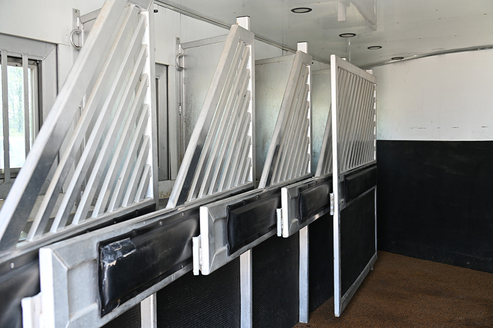 2009 Bloomer 6 Horse 14.5" Living Quarter Horse Trailer with Slide Out