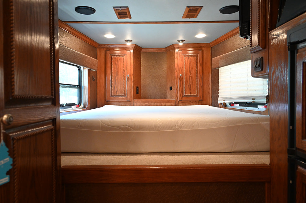 2009 Bloomer 6 Horse 14.5" Living Quarter Horse Trailer with Slide Out