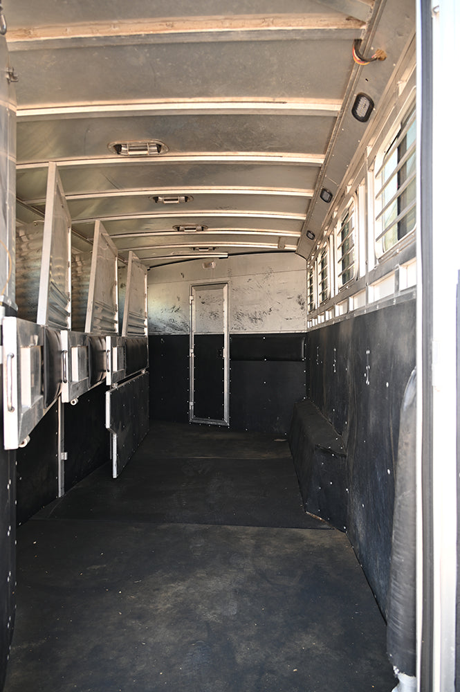 2007 Dream Coach 4 Horse 10' LQ Horse Trailer