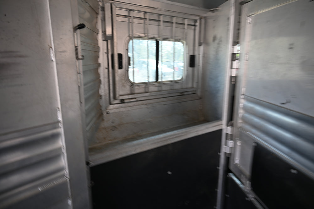 2007 Dream Coach 4 Horse 10' LQ Horse Trailer