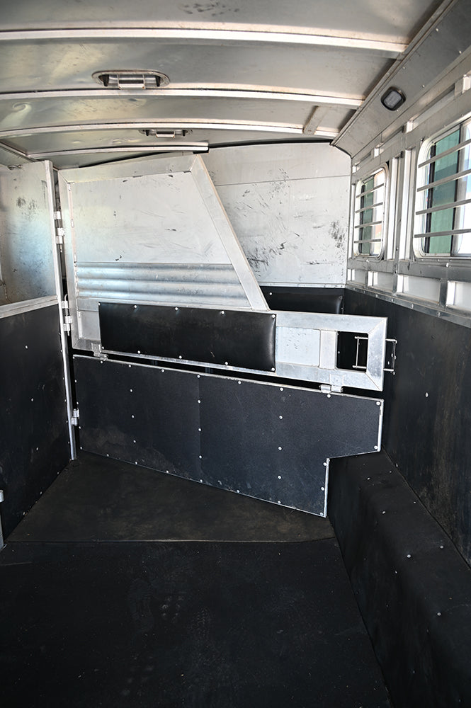 2007 Dream Coach 4 Horse 10' LQ Horse Trailer