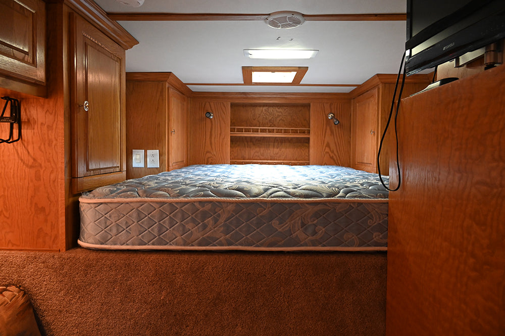 2007 Dream Coach 4 Horse 10' LQ Horse Trailer