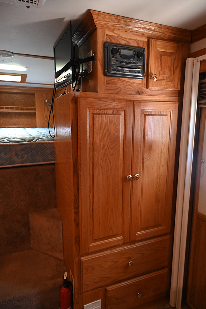 2007 Dream Coach 4 Horse 10' LQ Horse Trailer