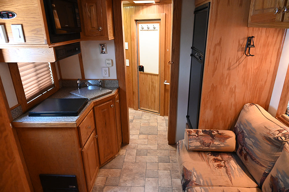 2007 Dream Coach 4 Horse 10' LQ Horse Trailer