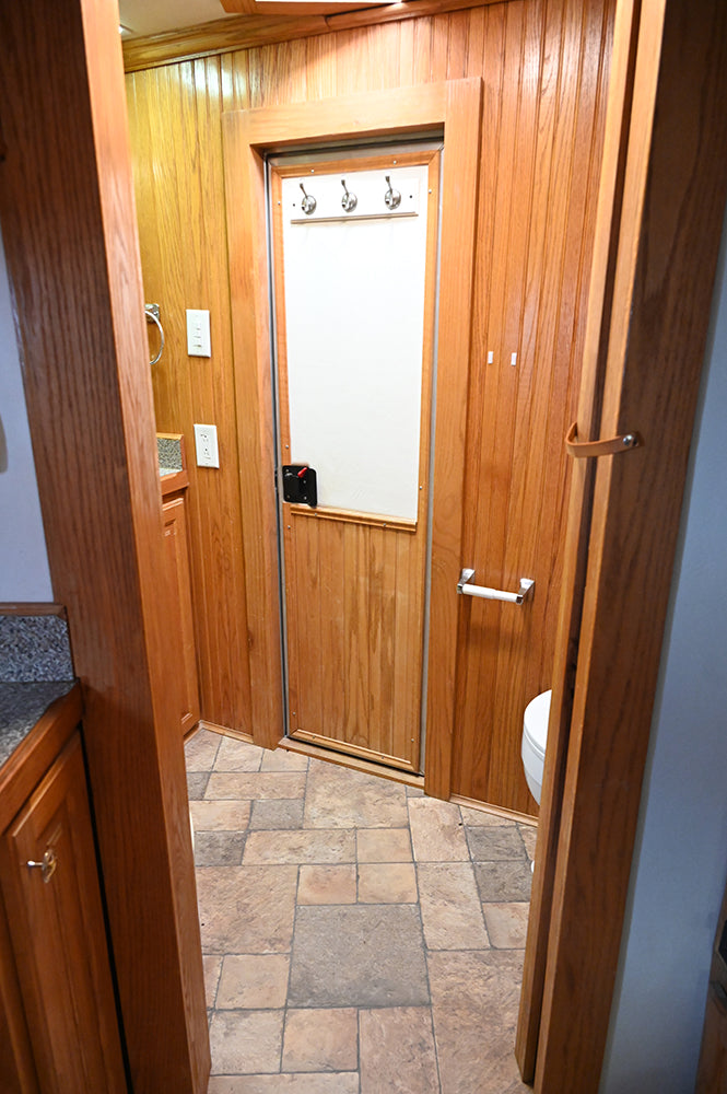 2007 Dream Coach 4 Horse 10' LQ Horse Trailer