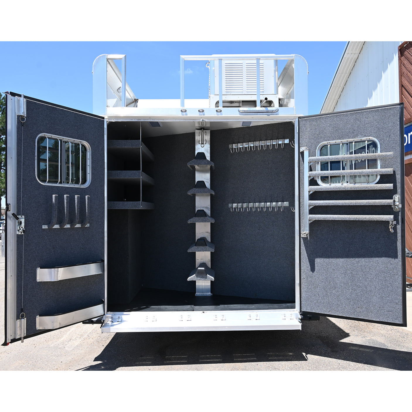 2025 4 Star 4 Horse with 15' Living Quarter, Slide Out, Side Load, Integrated Pod (Pre Owned)