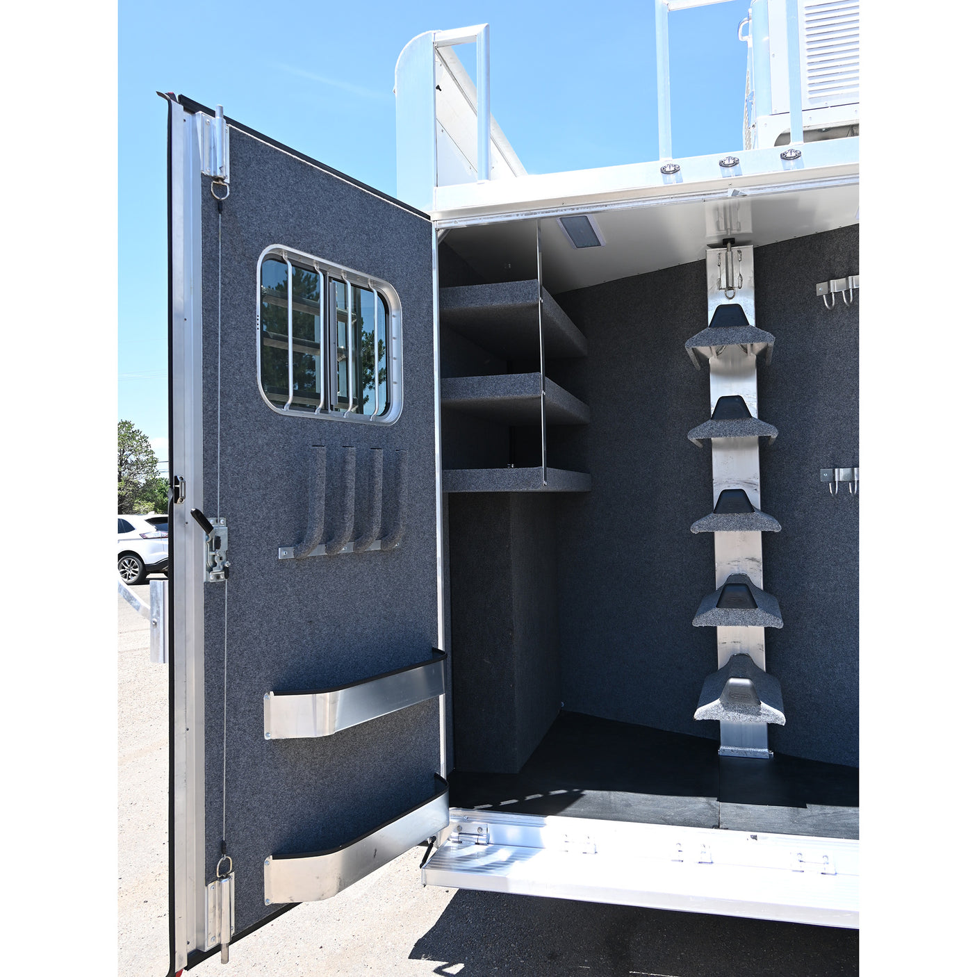 2025 4 Star 4 Horse with 15' Living Quarter, Slide Out, Side Load, Integrated Pod (Pre Owned)