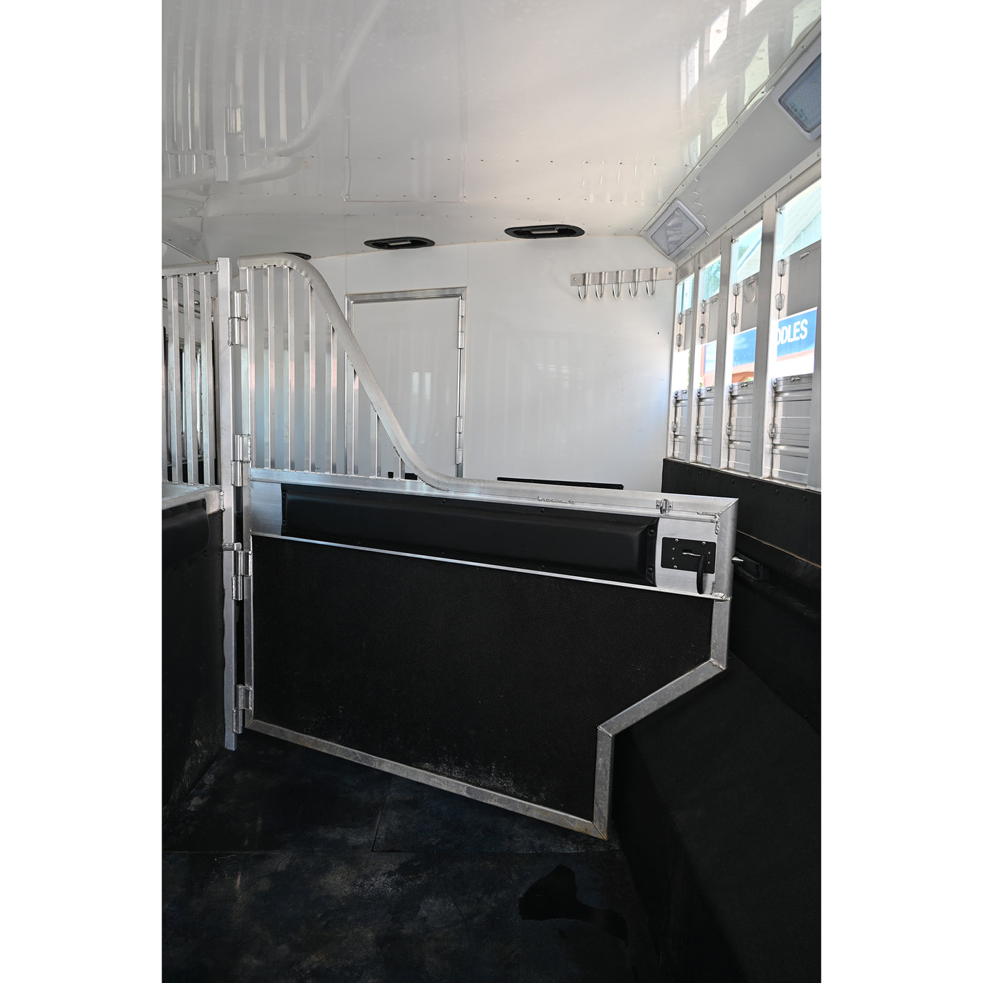 2025 4 Star 4 Horse with 15' Living Quarter, Slide Out, Side Load, Integrated Pod (Pre Owned)