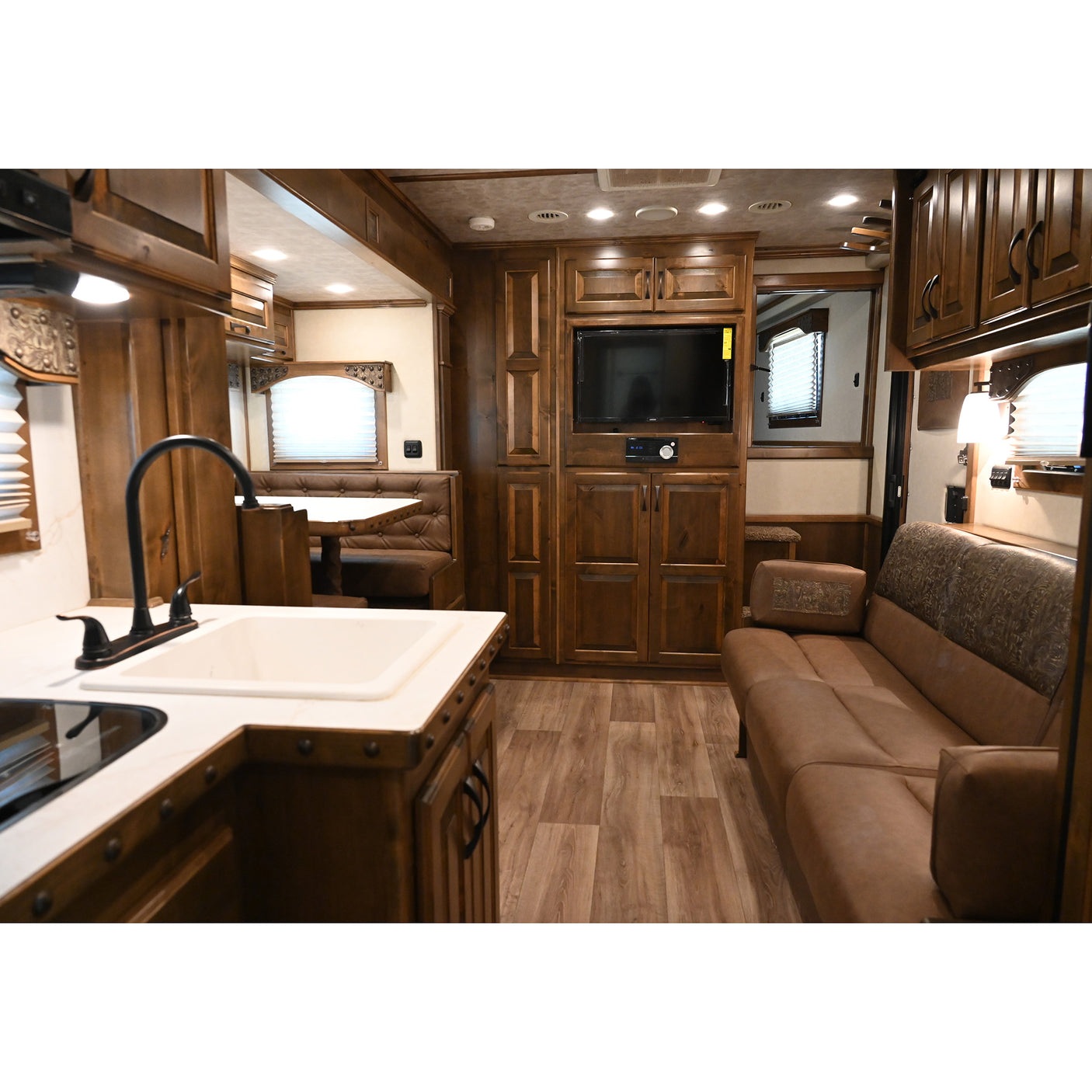 2025 4 Star 4 Horse with 15' Living Quarter, Slide Out, Side Load, Integrated Pod (Pre Owned)