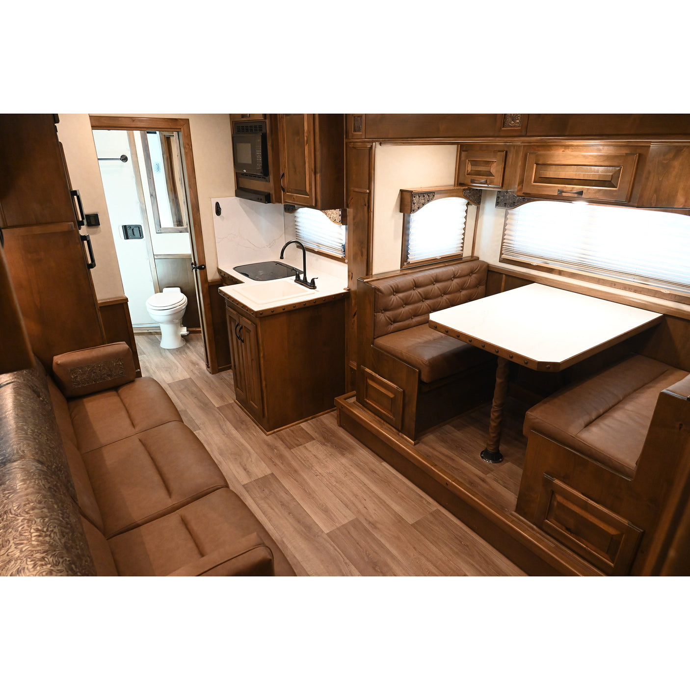 2025 4 Star 4 Horse with 15' Living Quarter, Slide Out, Side Load, Integrated Pod (Pre Owned)