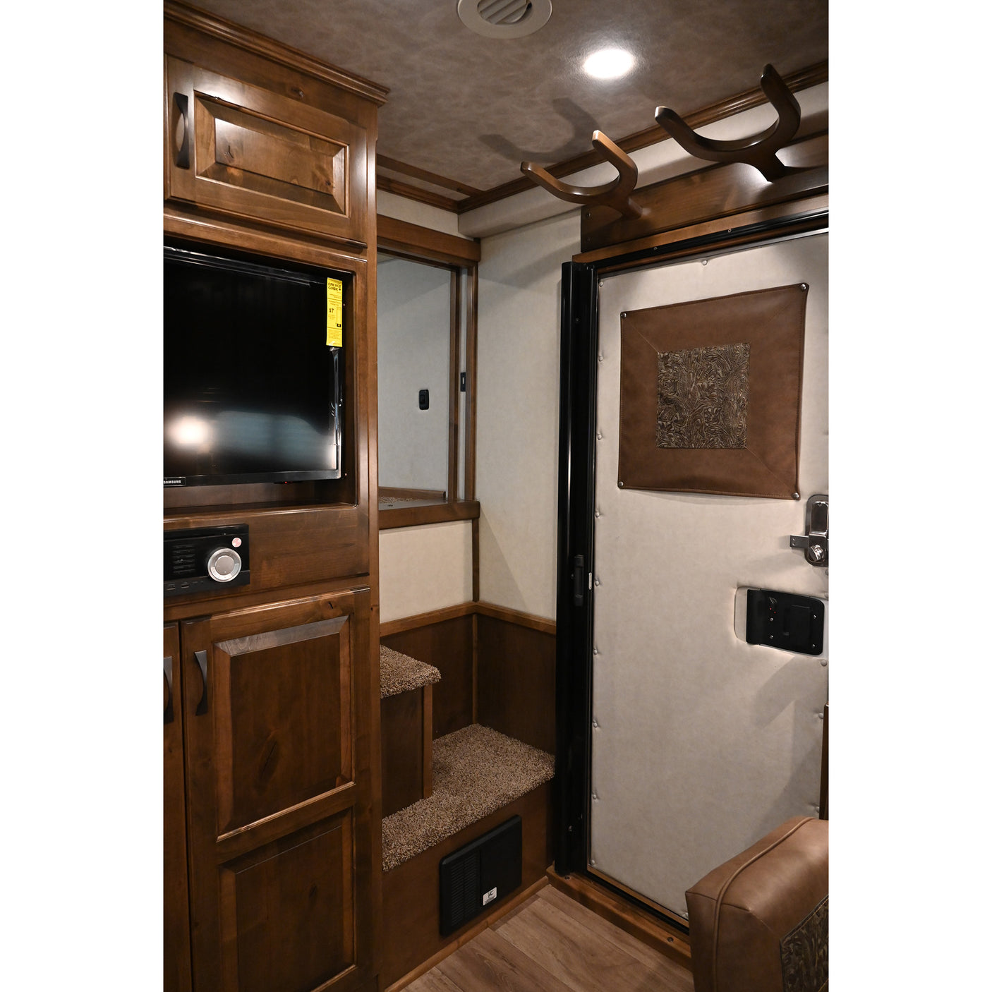 2025 4 Star 4 Horse with 15' Living Quarter, Slide Out, Side Load, Integrated Pod (Pre Owned)