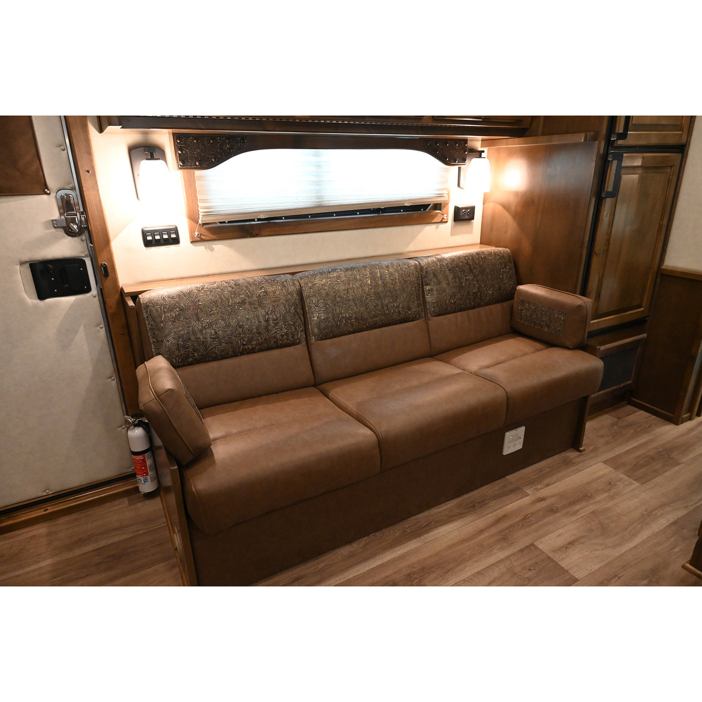2025 4 Star 4 Horse with 15' Living Quarter, Slide Out, Side Load, Integrated Pod (Pre Owned)