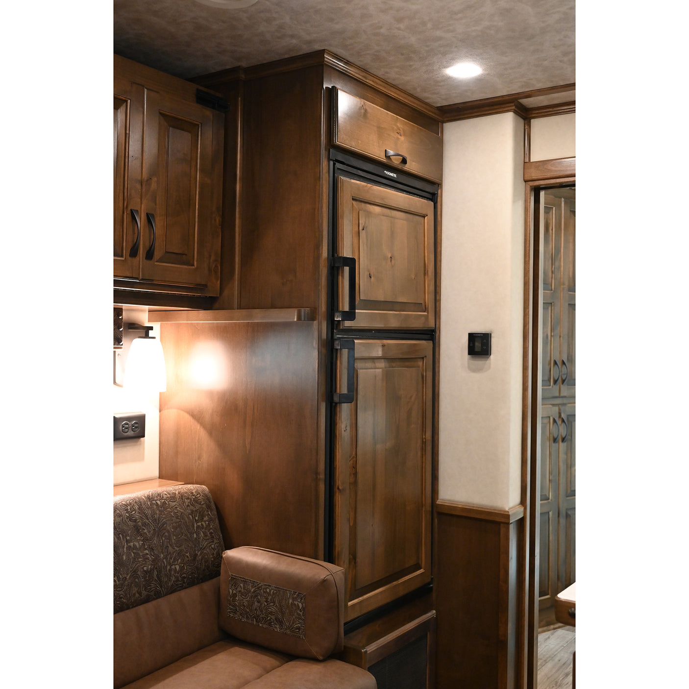 2025 4 Star 4 Horse with 15' Living Quarter, Slide Out, Side Load, Integrated Pod (Pre Owned)
