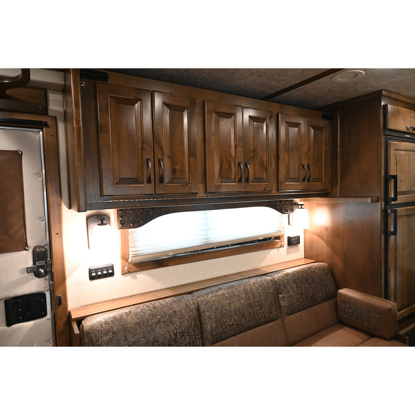 2025 4 Star 4 Horse with 15' Living Quarter, Slide Out, Side Load, Integrated Pod (Pre Owned)