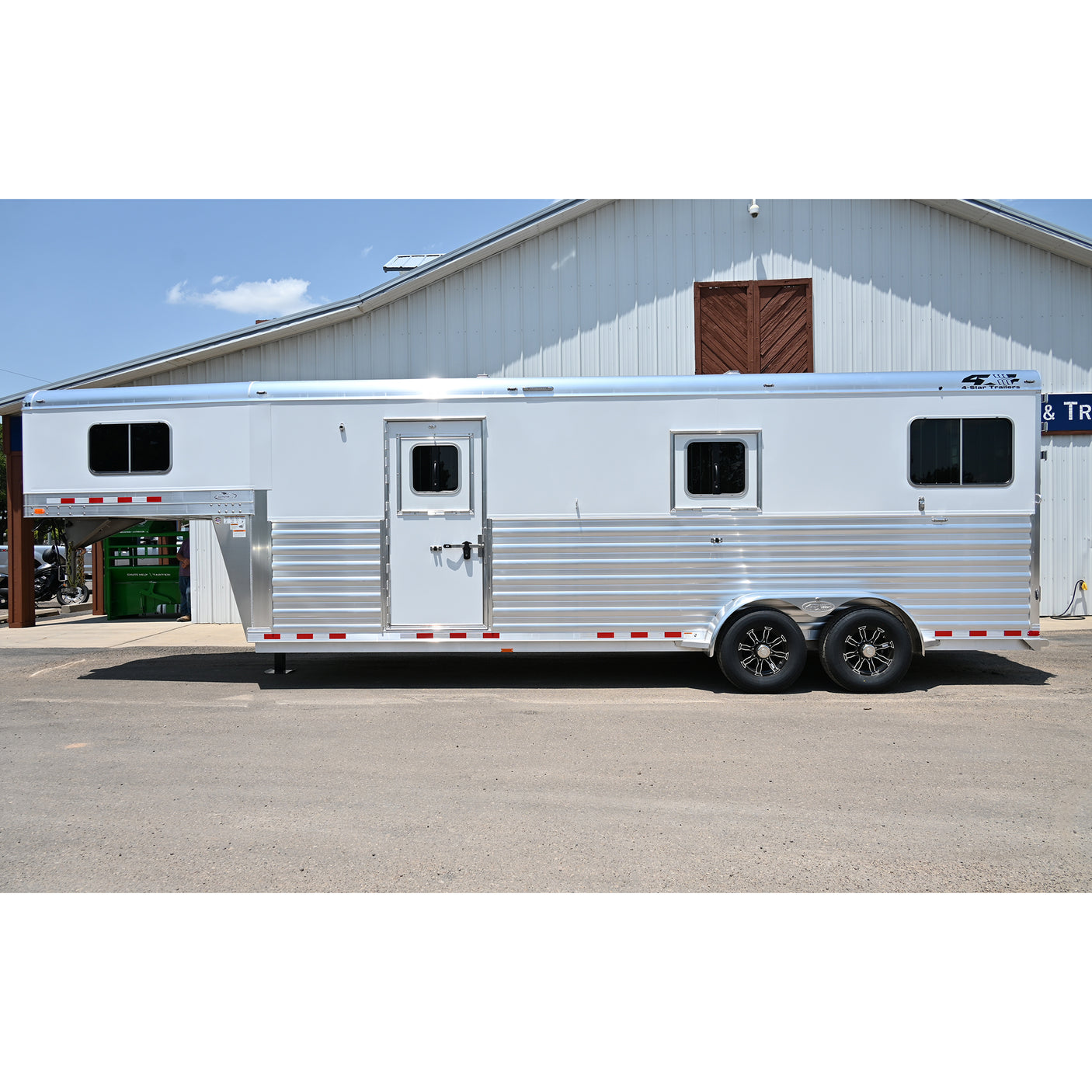 2026 4 Star 2+1 Straight Load 24' Gooseneck Trailer w/ Quiet Ride