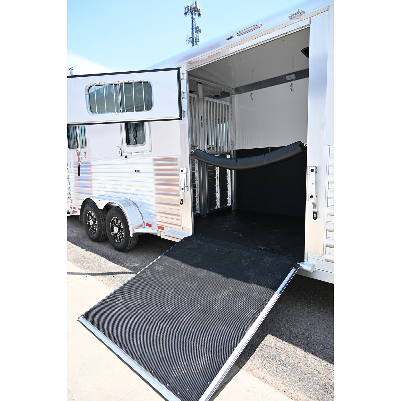 2026 4 Star 2+1 Straight Load 24' Gooseneck Trailer w/ Quiet Ride