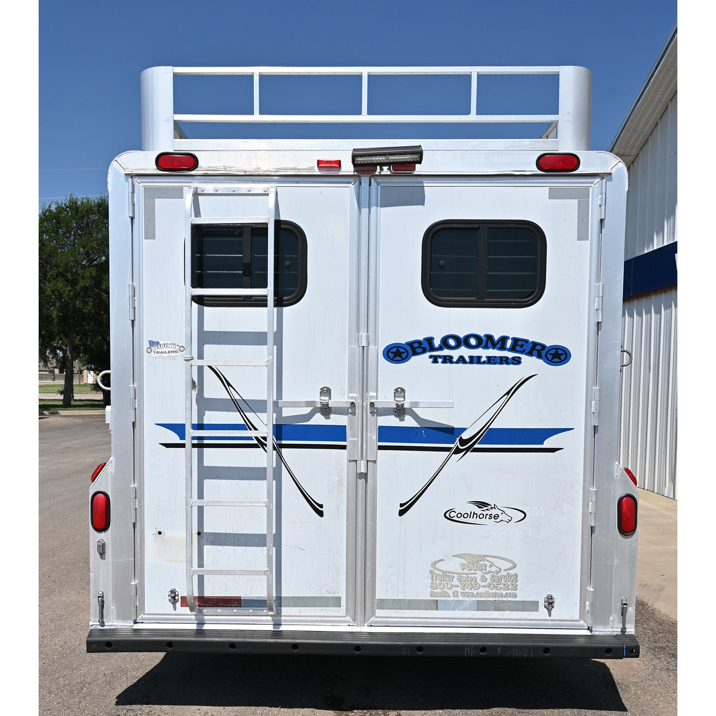 2002 Bloomer 4 Horse 12' Living Quarter Trailer