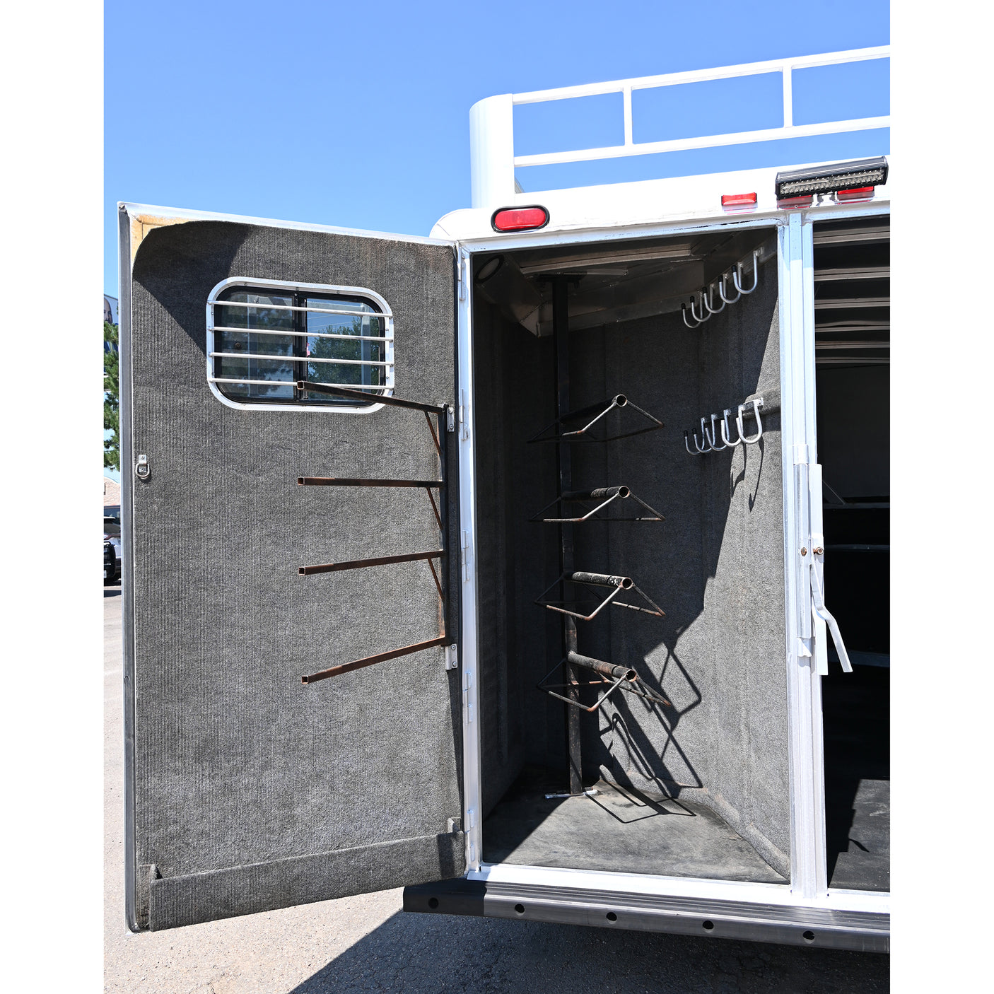 2002 Bloomer 4 Horse 12' Living Quarter Trailer