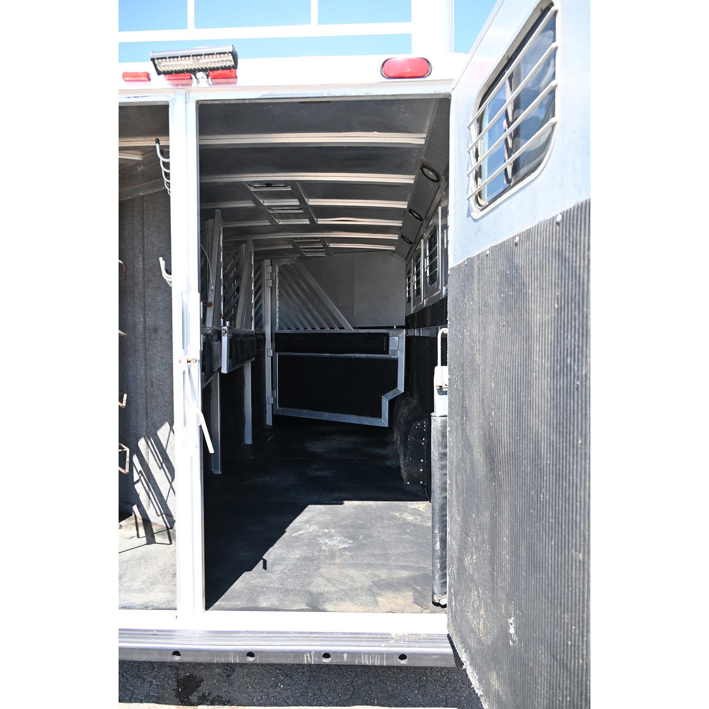 2002 Bloomer 4 Horse 12' Living Quarter Trailer